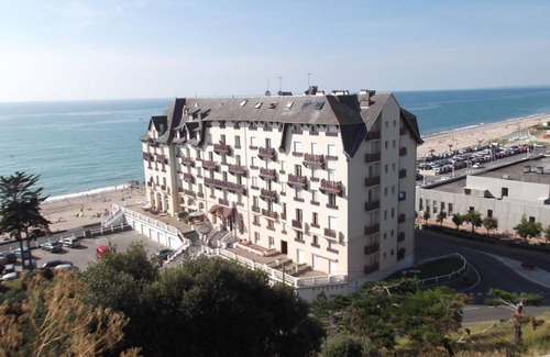 Donville-les-Bains Apartment | STUDIO A LA PLAGE to be refurbished in 2020