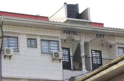 Douala Apartment | Studio A1,B-ssadi Santa Lucia,wifi, canal, gardien