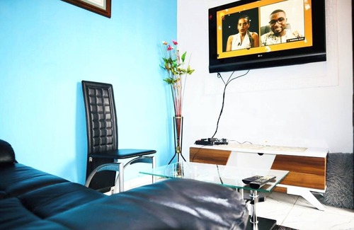 Douala Apartment | Studio A4 Fustel City, Bonamoussadi Santa Lucia, WiFi, canal, well, janitor