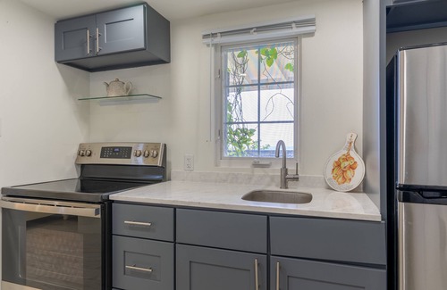 Southampton Apartment | Studio Apartment above Horseshoe Bay Beach