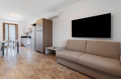 Ponti sul Mincio Apartment | Studio Apartment 'La Scarpina Alloggio N 1' with Private Terrace, Shared Garden and Air Conditioning