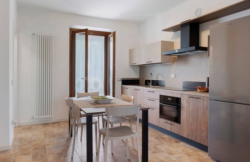Ponti sul Mincio Apartment | Studio Apartment 'La Scarpina Alloggio N 1' with Private Terrace, Shared Garden and Air Conditioning