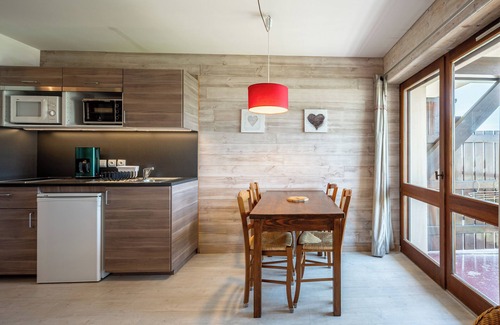 Cohennoz Apartment | Studio Apartment '13 - L'Étale' with Mountain View, Shared Garden and Wi-Fi