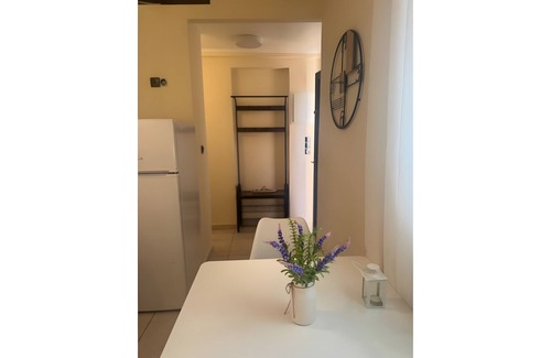 Episkopos Apartment | Studio Apartment 'Episkopos' with Private Terrace, Wi-Fi and Air Conditioning