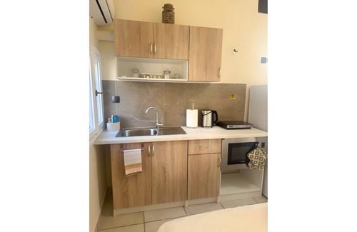 Episkopos Apartment | Studio Apartment 'Episkopos' with Private Terrace, Wi-Fi and Air Conditioning
