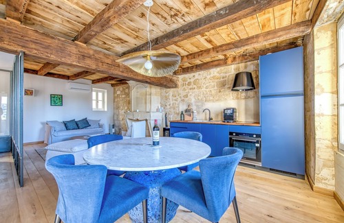 Saint-Emilion Apartment | Studio Apartment 'L'escale Bigaroux' with Wi-Fi and Air Conditioning