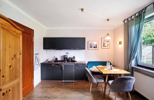 Munchen District Apartment | Studio Apartment 'Großes Apartment Mit Gartennutzung' with Shared Terrace and Wi-Fi