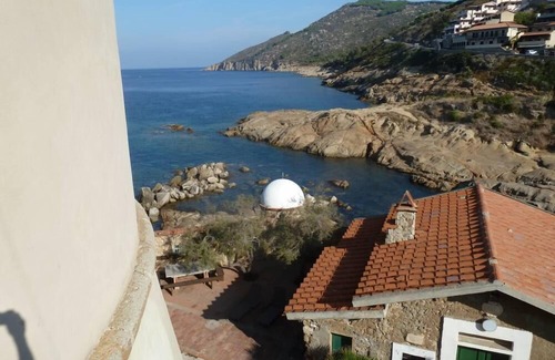 Giglio Campese House | Studio apartment in an ancient church that is deserted