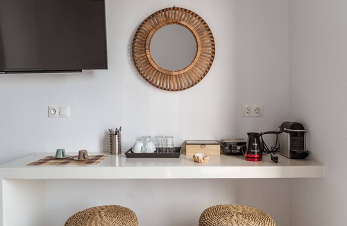 Tinos Town Apartment | Studio Apartment 'Kleris 5 Tinos' with Private Terrace, Wi-Fi and Air Conditioning