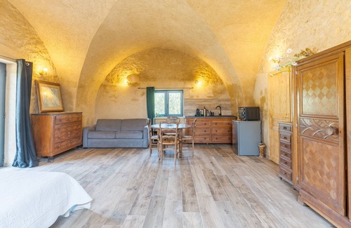 Vaugines Apartment | Studio Apartment 'L'Amaryflor' with Private Garden