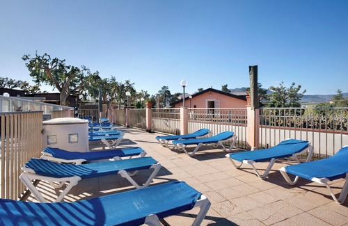 Albenga Apartment | Studio Apartment "Monolocale La Pineta 46" with Shared Pool, Private Terrace & Wi-Fi
