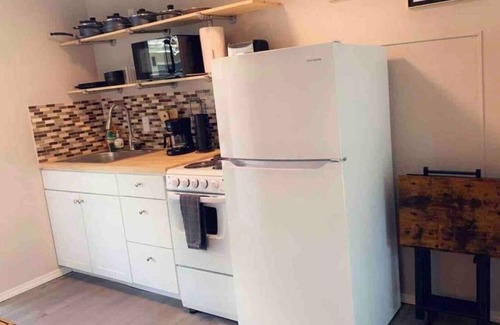 Nob Hill Apartment | Studio Apartment near UNM, several hospitals and Nob Hill.