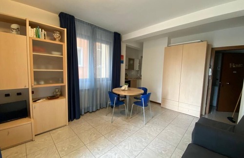 Sottomarina Apartment | Studio apartment on the main street of Sottomarina, 2 minutes from the beach