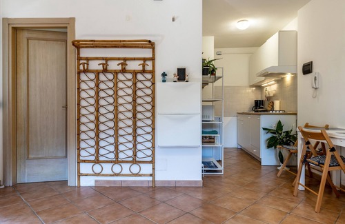 Malcesine Apartment | Studio Apartment 'Panoramic Green' with Lake View, Private Terrace and Wi-Fi