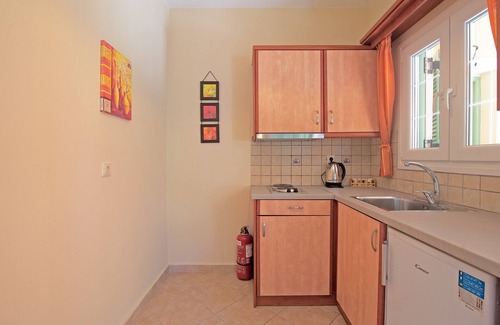 Messonghi Apartment | Studio Apartment 'Villa Pepy Studio 3' close to the Beach with Garden & Wi-Fi