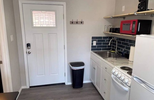 University Heights Apartment | Studio apartment w/Balcony - Near Nob Hill and several Hospitals.