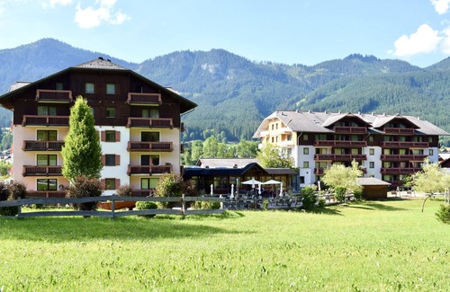 Gosau Apartment | Studio apartment with a view of the mountains