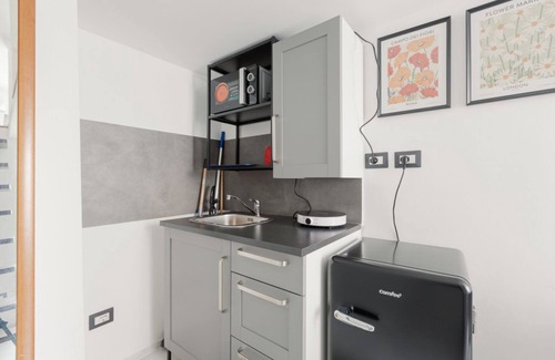 Calvairate Apartment | Studio Apartment with WIFI & AC- Milan Calvairate