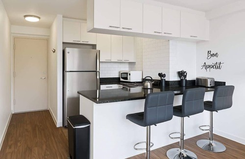 East Hyde Park Apartment | Studio Apt Comfy & Sunlit