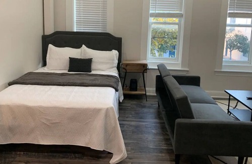 Cardozo Apartment | Studio apt on U St- 5 mins to Howard University