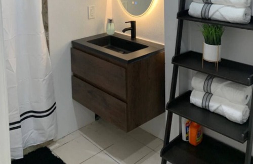Cardozo Apartment | Studio apt on U St- 5 mins to Howard University