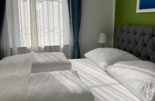 Klagenfurt am Woerthersee Apartment | Studio 70m² in Sehr Ruhiger Zentraler Lage. Parkmöglichkeiten Kostenlos