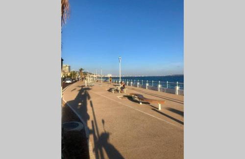 Cannes La Bocca Apartment | Studio bord de mer