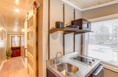 Holland Apartment | Studio by Lake Michigan: Homestead Experience!