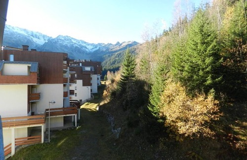 Le Pleynet Apartment | Studio cabin for 4 near slopes, balcony, parking, pets allowed