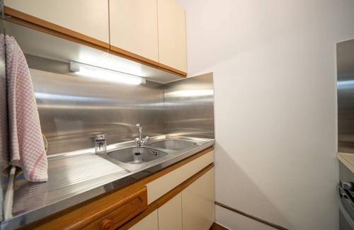 Villeneuve Loubet Beach Apartment | Studio cabin Sea view Air conditioning Wifi Private parking Shops and beach on foot