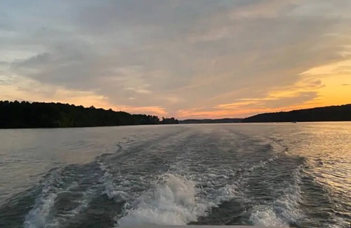 Kirby Cabin | Studio Cabin – Pet-Friendly Retreat Near Lake Greeson & Kirby Landing Marina
