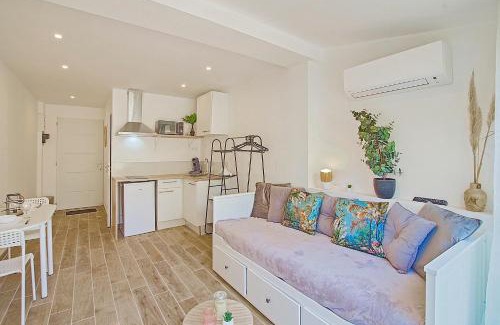 La Cote Radieuse Apartment | Studio calme et moderne à 300m de la plage -1-