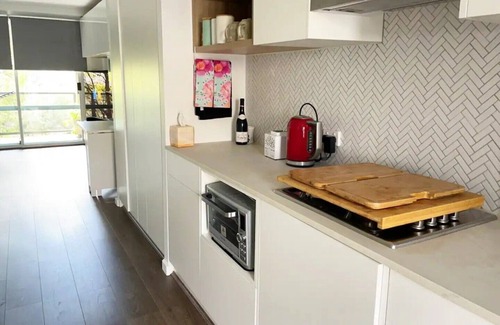Camperdown Apartment | studio centrally located in NEWTOWN. nThe longer you stay = discount!n