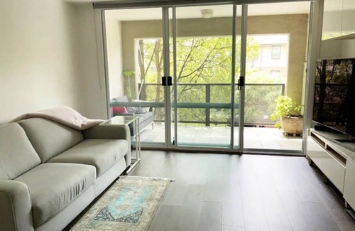 Camperdown Apartment | studio centrally located in NEWTOWN. nThe longer you stay = discount!n