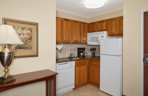 Franklin Apartment | Studio Close to the Airport! | Free Breakfast + Shared Hot Tub and Indoor Pool