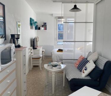 Courtoisville-Sillon-Moka Apartment | Studio cocooning