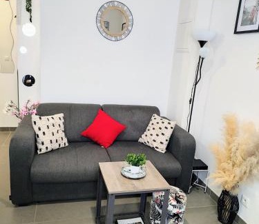 Saint-Lambert Apartment | Studio coin nuit, Entre plage et centre