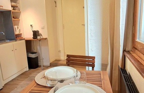 Nimes City Centre Apartment | Studio Corconne, City & Sights by Foot