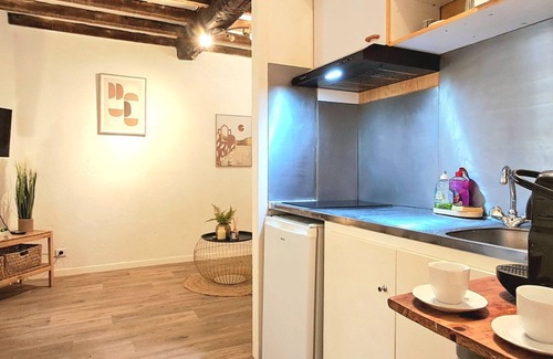 Nimes City Centre Apartment | Studio Corconne, City & Sights by Foot