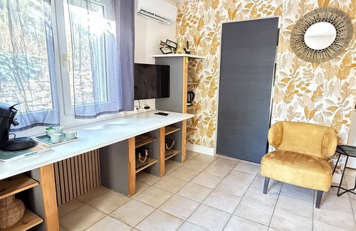 Panatieri Apartment | Studio Corté, private terrace, parking and air conditioning near the town center