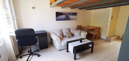 Les Avenieres-Veyrins-Thuellin Apartment | Studio cosy avec mezzanine & parking 2min Walibi