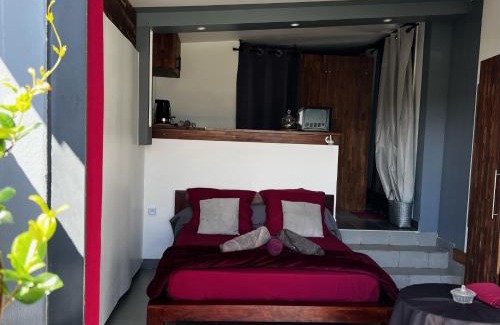 Sainte-Suzanne Apartment | Studio Cosy KAZADALO, Deux Rives - Sainte-Suzanne
