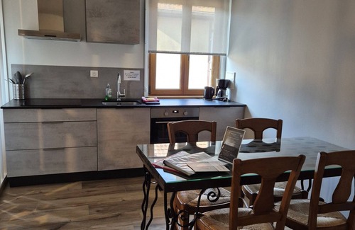 Saint-Hippolyte Apartment | Studio Crémant Blanc Domaine Achille Thirion
