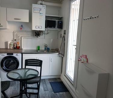 La Tour-du-Pin Apartment | Studio détente bien être