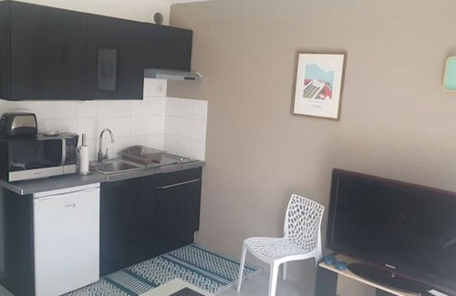 Cholet Apartment | Studio Darmaillacq with balcony and parking in town center