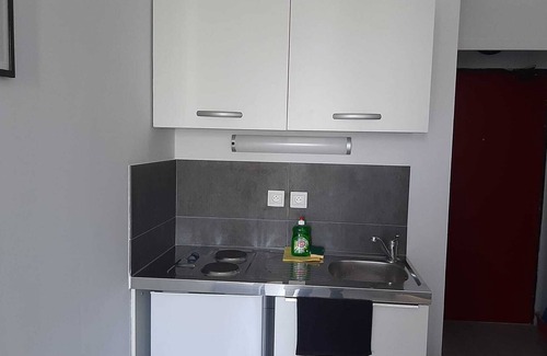 Cergy Apartment | Studio DE 18 m2 Tres Propre Avec LIT Double 140x200cm