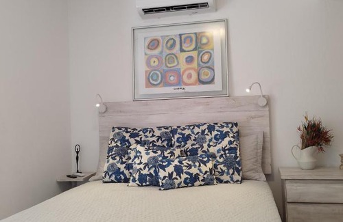 Juquehy Apartment | Studio e Suite no Centro de Juquehy a 200mts da praia - Varanda e Serviço de Praia - E MAIS Ofurô - Cozinha e Estacionamento nas unidades "STUDIO"