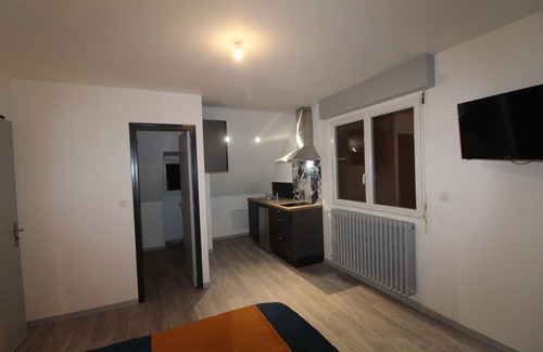 Loudeac Apartment | STUDIO EAST private kitchen and bathroom wc