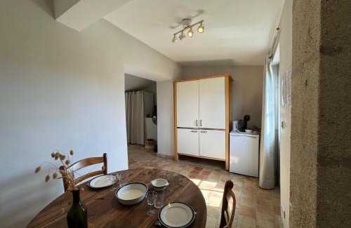 Rognes Apartment | Studio Est - 30 m2 Domaine viticole Château Barbebelle - Jardin & Boulodrome partagés
