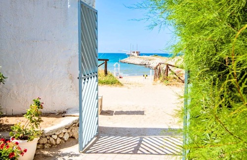 Chiesiola Apartment | Studio 'Falcone-Monolocale Comfort 202' with Sea View, Wi-Fi and Air Conditioning